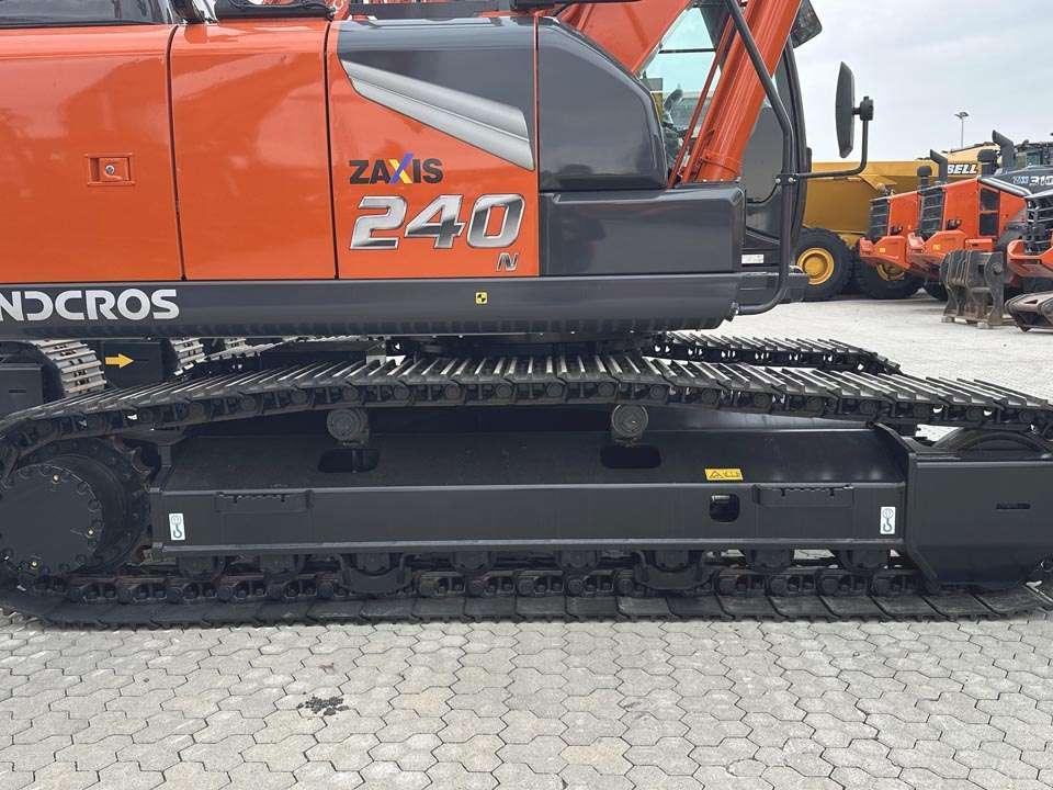 Hitachi ZX240N-7 Foto 4