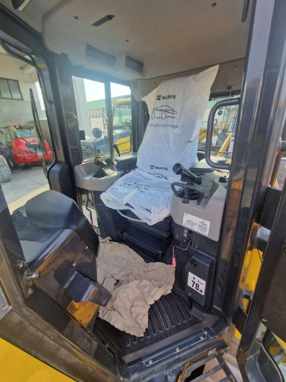 Komatsu D61EX-24 Foto 4