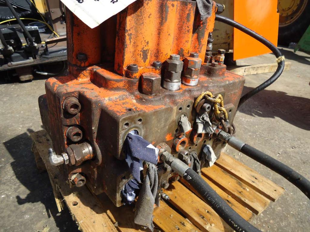 Distributore idraulico per Fiat Hitachi FH300 Foto 2