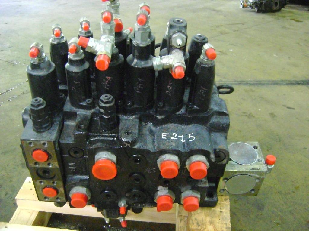 Distributore idraulico per New Holland E 245 / E 215 Foto 2