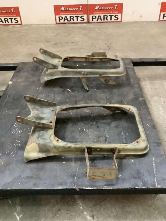 Cornice per faro per Iveco 260/330 F 35 Foto 1