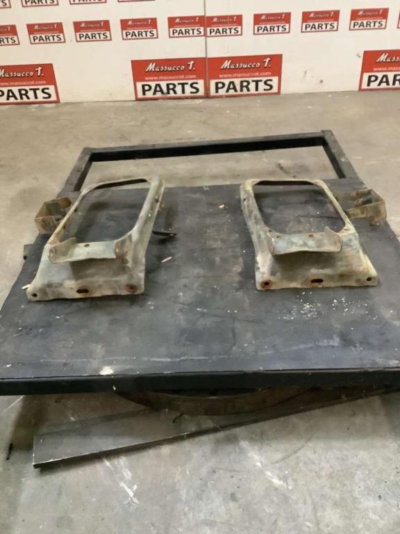 Cornice per faro per Iveco 260/330 F 35 Foto 2