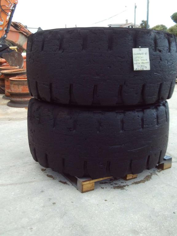Pneumatico con Cerchio per New Holland W270B  - 26.5R25 Foto 1