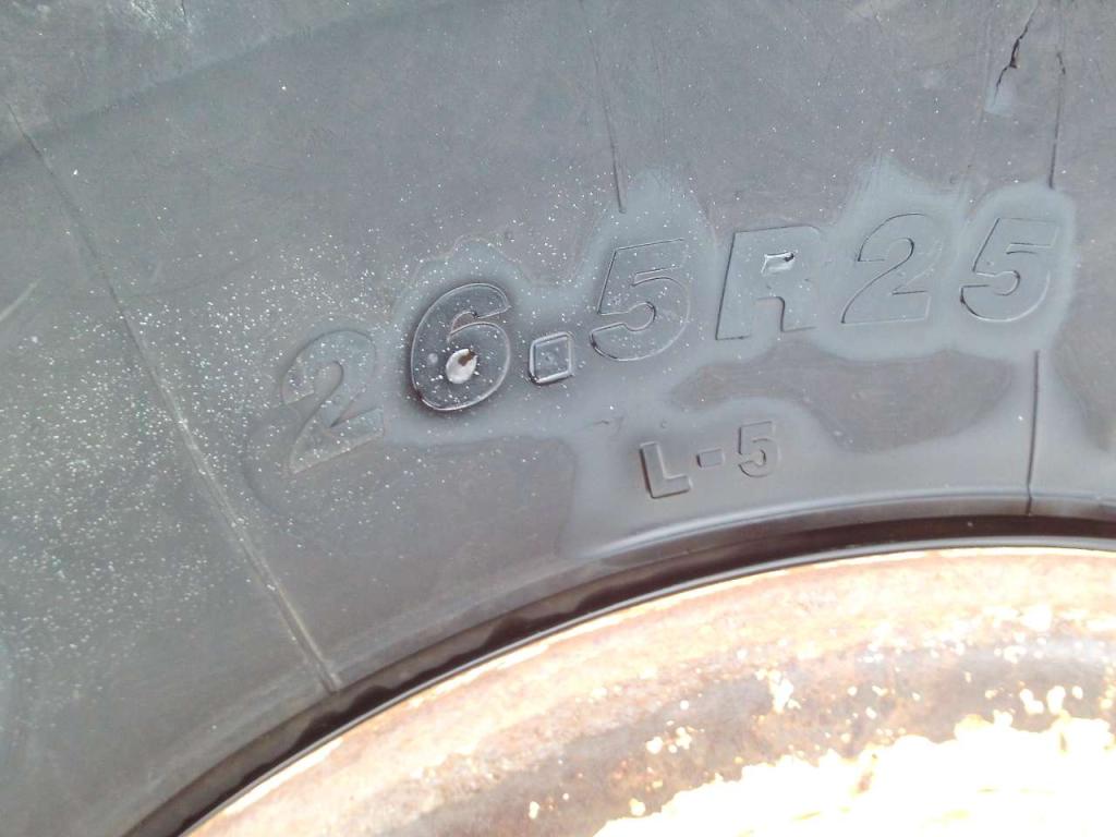 Pneumatico con Cerchio per New Holland W270B  - 26.5R25 Foto 4