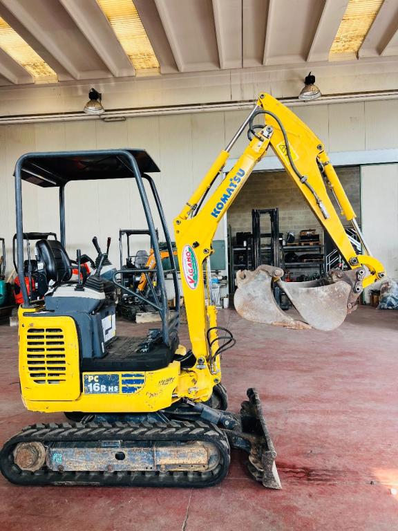 Komatsu PC16R Foto 3