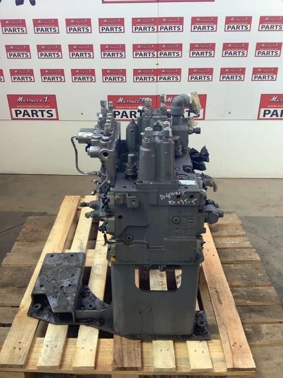 Distributore idraulico per Hitachi ZX135-5 Foto 1