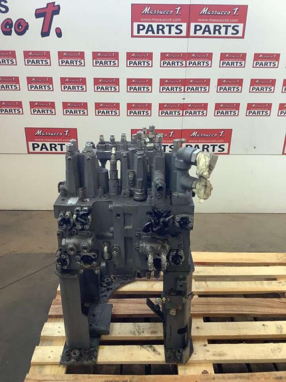 Distributore idraulico per Hitachi ZX135-5 Foto 2
