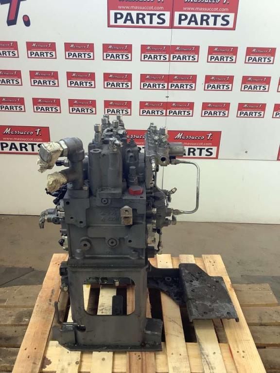 Distributore idraulico per Hitachi ZX135-5 Foto 3