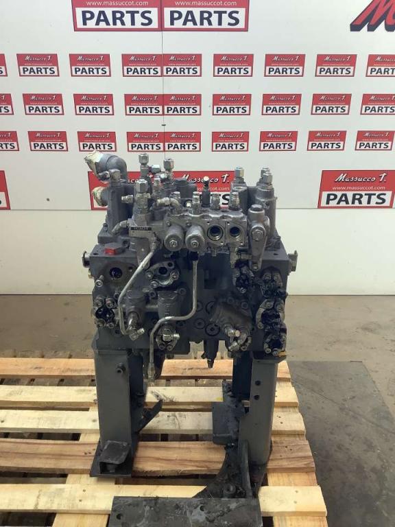 Distributore idraulico per Hitachi ZX135-5 Foto 4