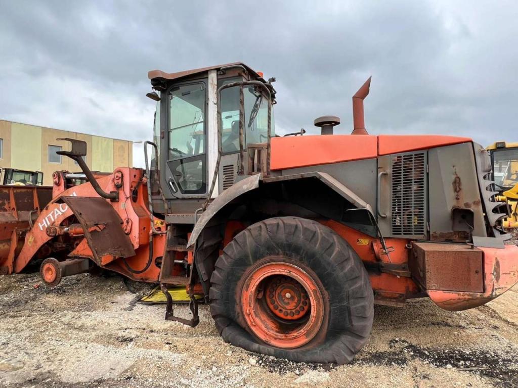 Hitachi ZW220 Foto 1