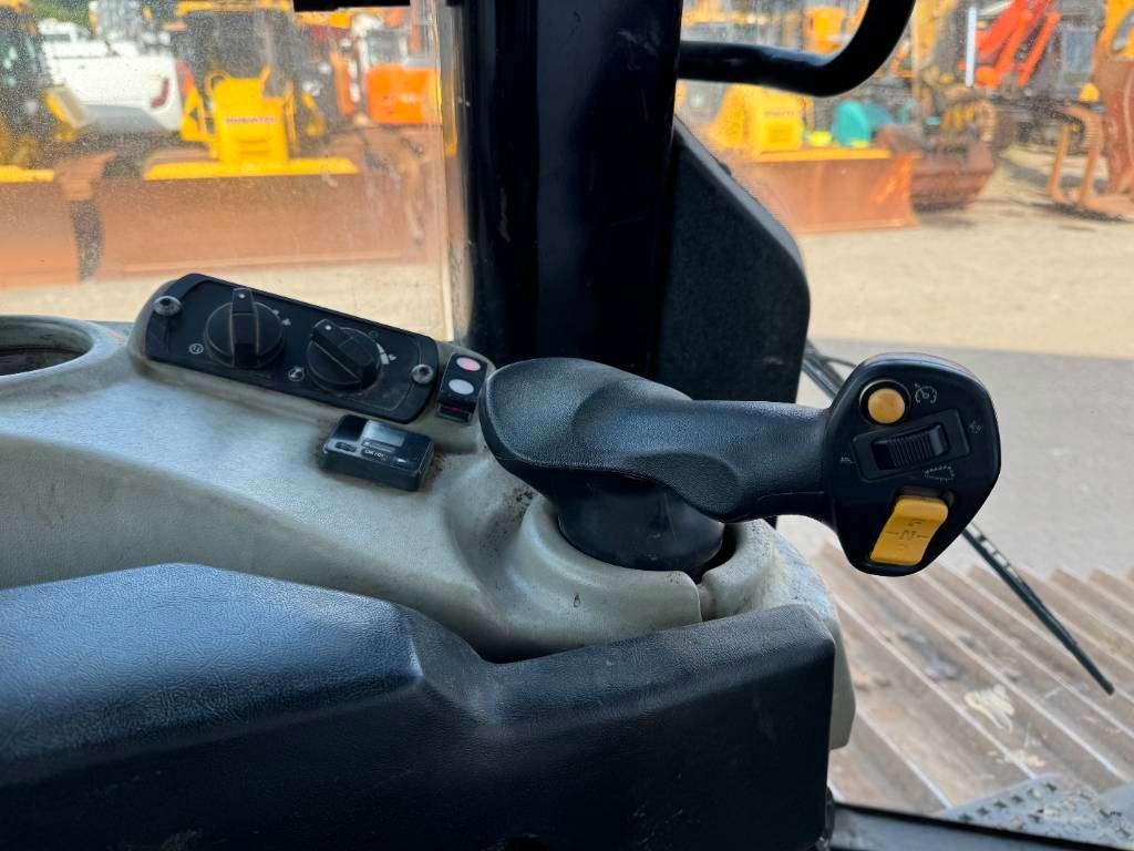 Caterpillar D6N LGP - German Machine / Folding Blade Foto 10