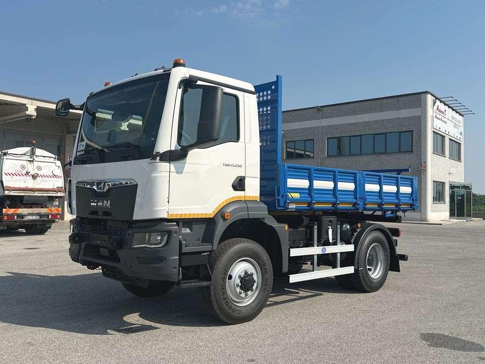 Man TGM 13.250 4x4 Foto 1