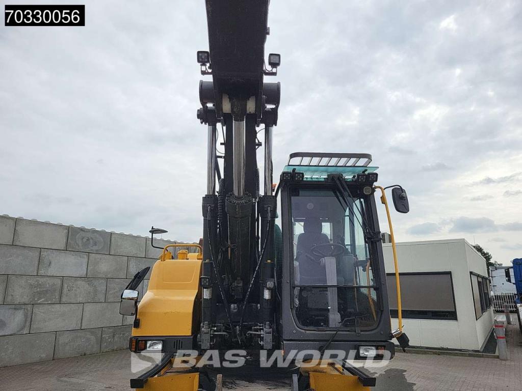Volvo EW210 D Outrigers + Blade Foto 13