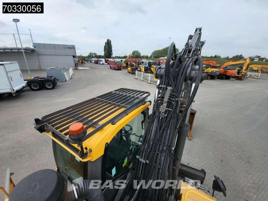 Volvo EW210 D Outrigers + Blade Foto 21