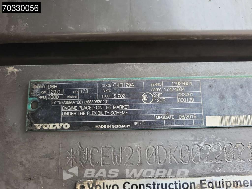 Volvo EW210 D Outrigers + Blade Foto 23