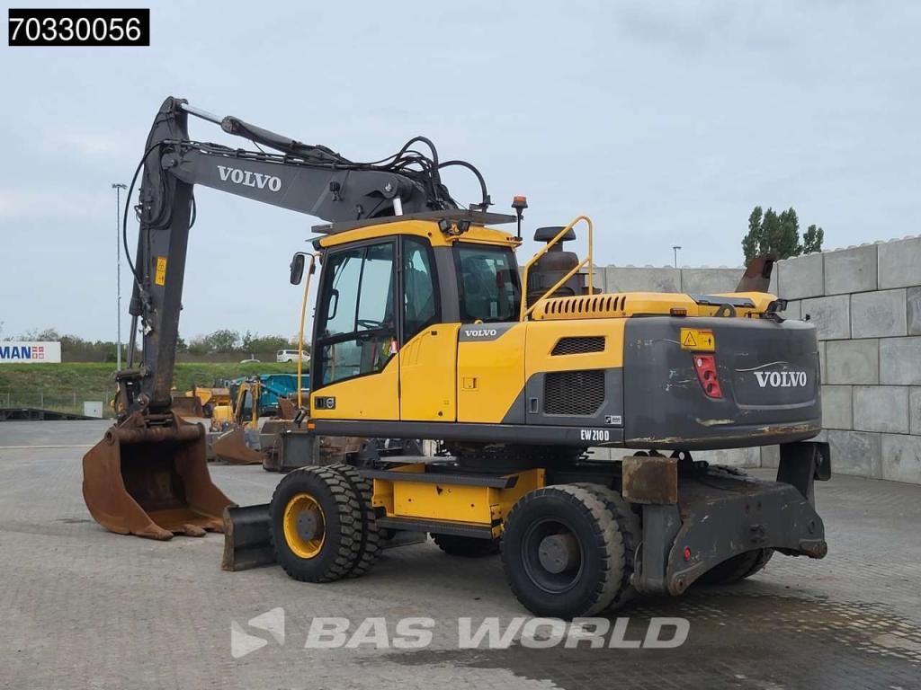 Volvo EW210 D Outrigers + Blade Foto 5