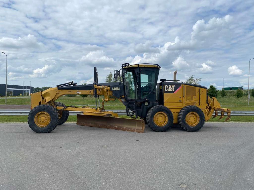 Caterpillar 140M Ripper + Pushblock Foto 1