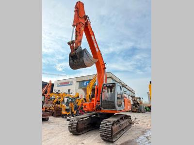 Fiat Kobelco EX235 in vendita da Euro Tractors Sud Srl