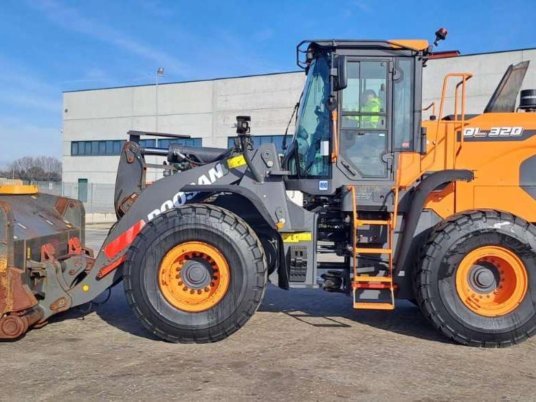 Doosan DL320-7 Foto 2
