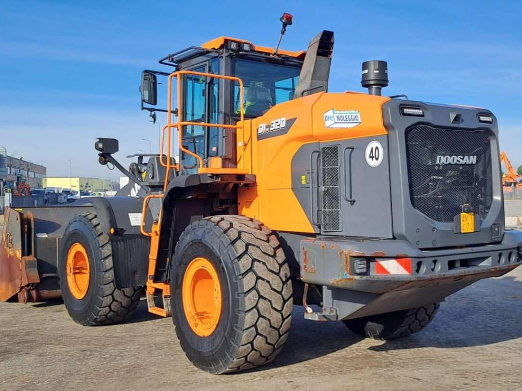 Doosan DL320-7 Foto 3