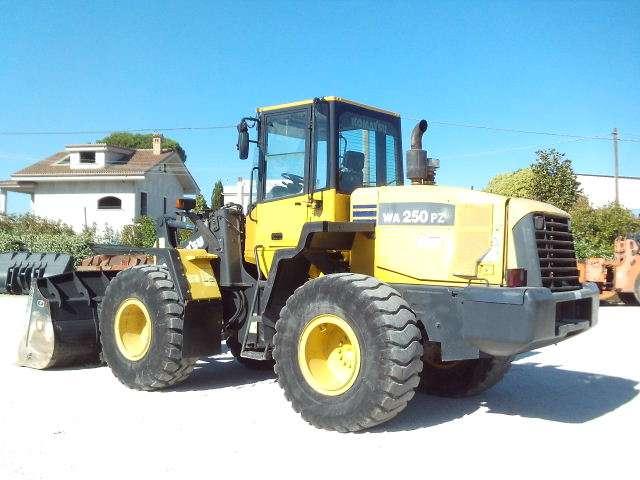 Komatsu WA250-5 Foto 2