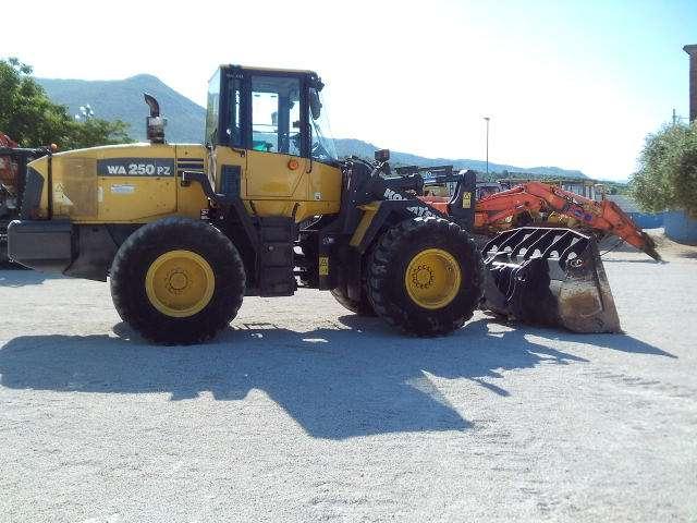 Komatsu WA250PZ-5 Foto 10