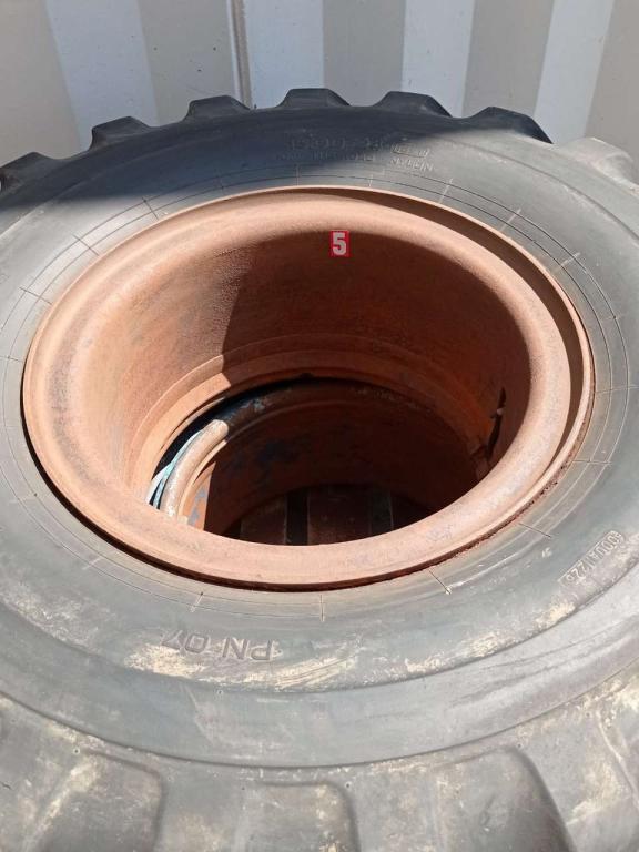 Pirelli FUORISTRADA 16.00-24 CON CERCHI Foto 2