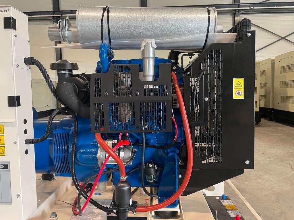 FG Wilson P55-3 - 55 kVA Open Genset - DPX-16005-O Foto 6