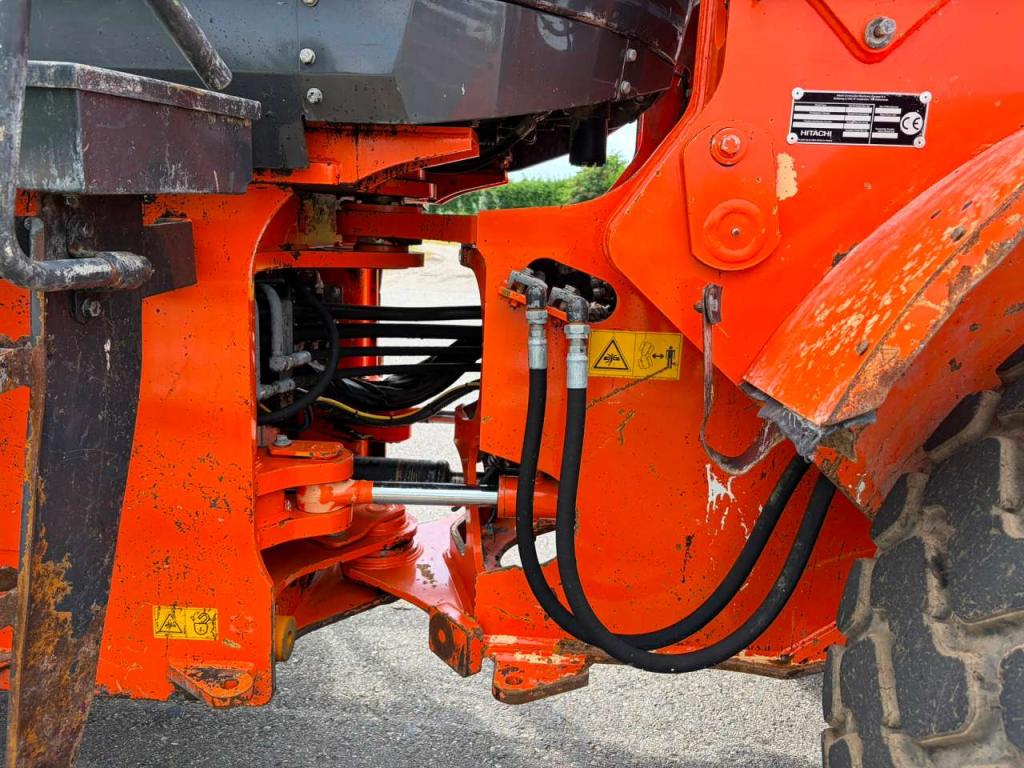 Hitachi ZW180-5B Foto 16