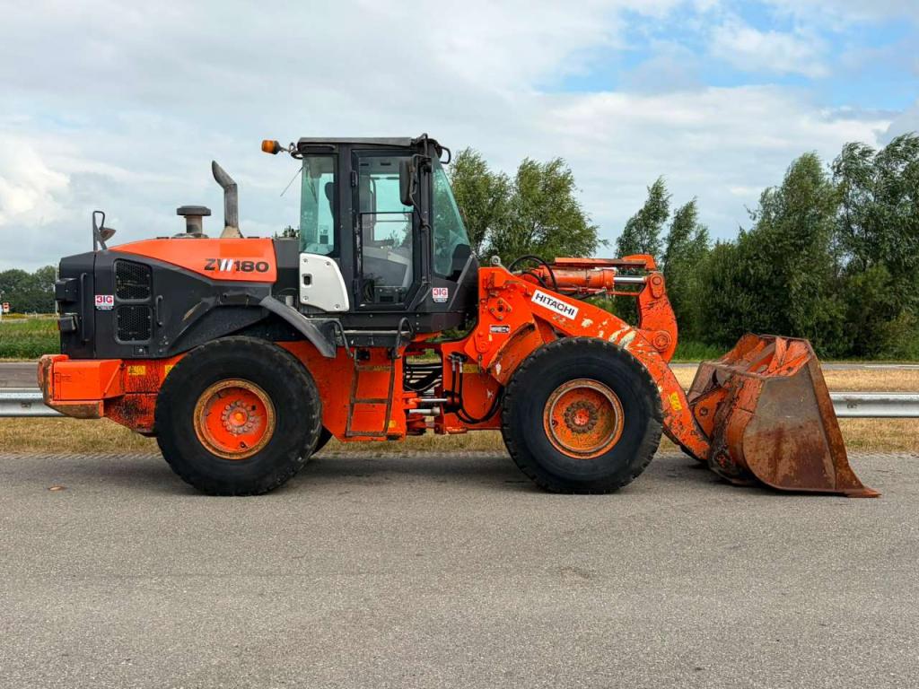 Hitachi ZW180-5B Foto 6