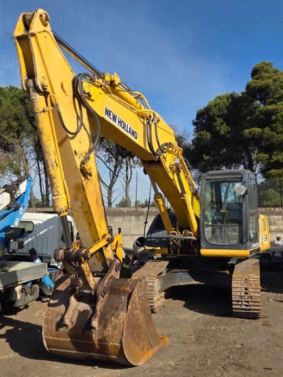 New Holland E215 Foto 1