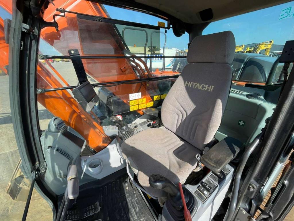 Hitachi ZX210LC-6 Foto 20