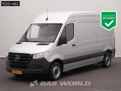 Mercedes-Benz Sprinter 215 CDI Automaat 150pk L2H2 MBUX Camera Airco Parkeersensoren CarPlay Euro6 L2 A/C in vendita da BAS World B.V.