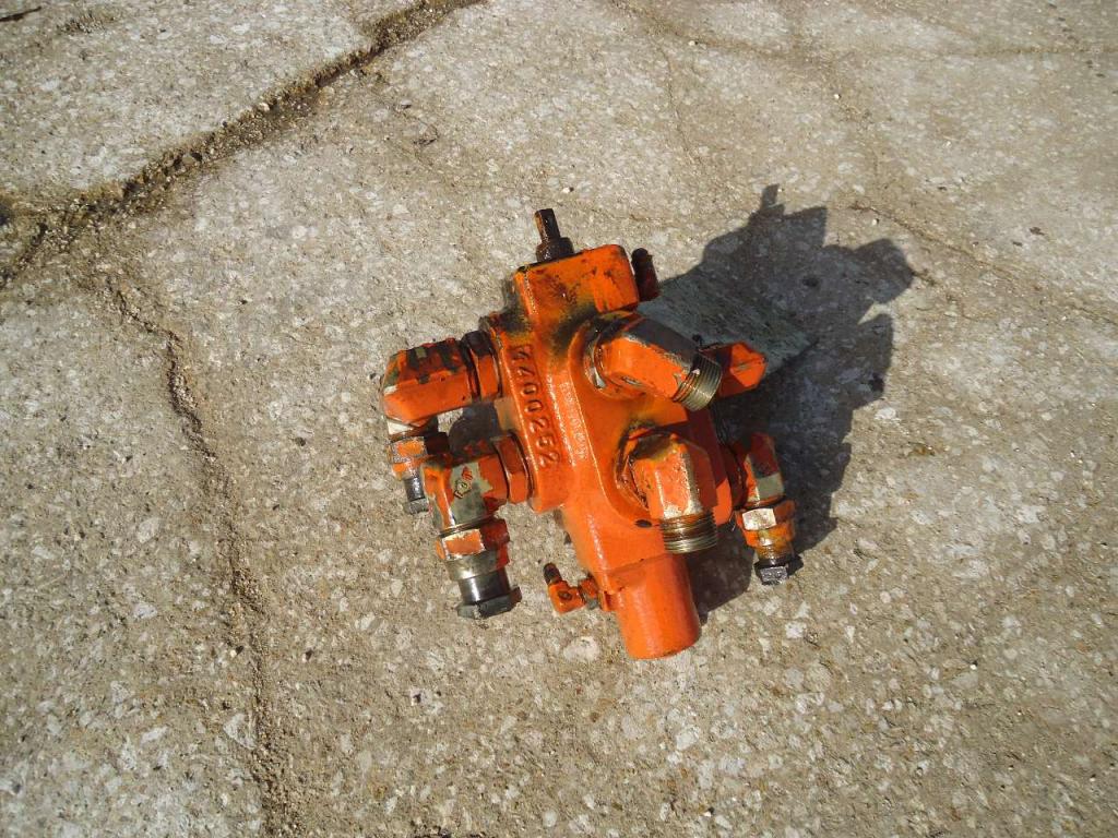 Valvola martello per Fiat Hitachi EX215 Foto 1