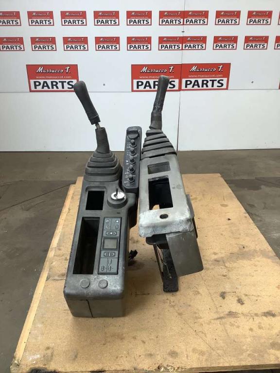 Supporto strumentazione per Hitachi ZX160LC Foto 1
