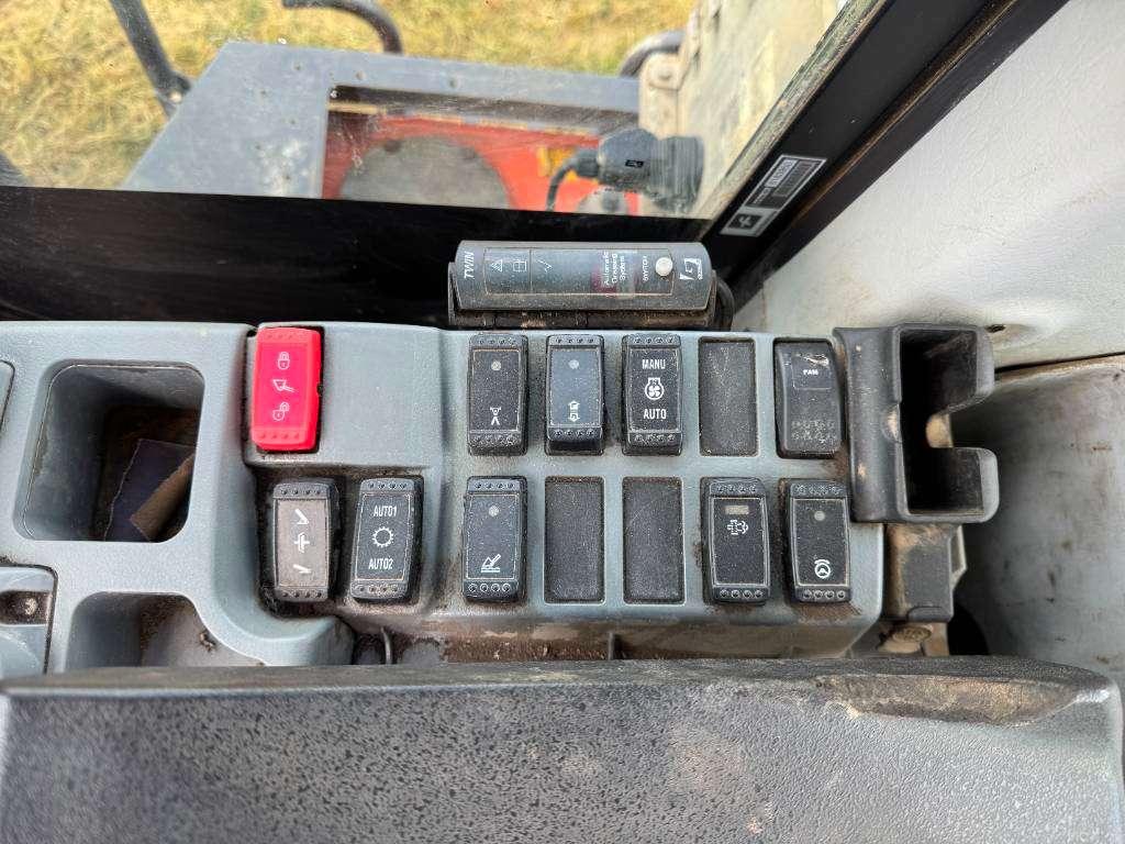 Hitachi ZX310-6 - 3rd Function / Automatic Greasing Foto 11