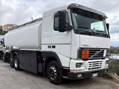 Volvo FH12 in vendita da Omeco Spa