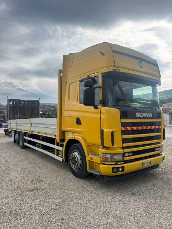 Scania 124L 420 Foto 4