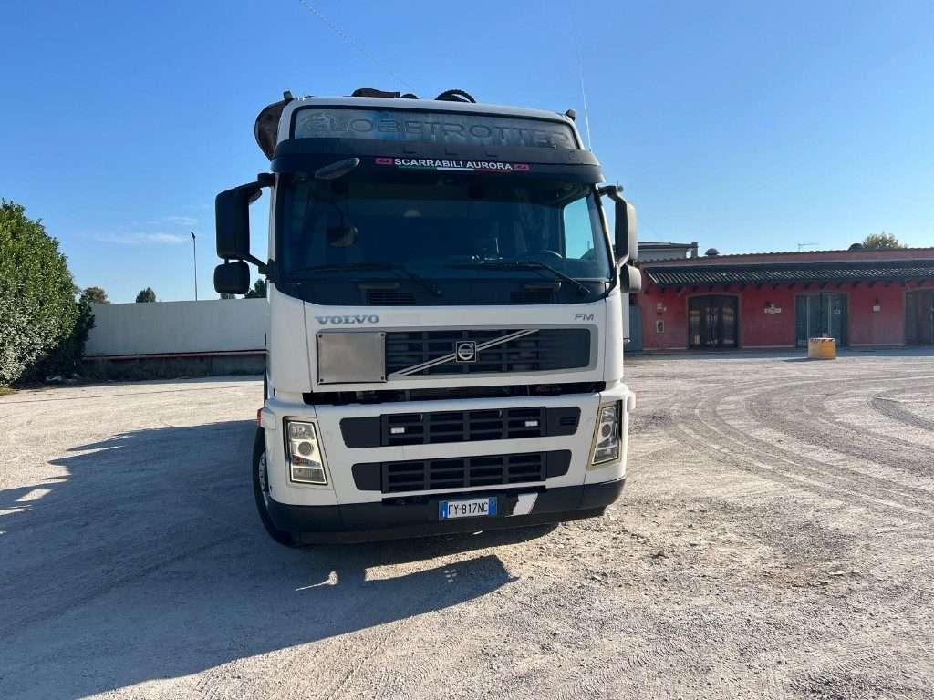 Volvo FM82 SCARRABILE CON GRU E POLIPO Foto 4