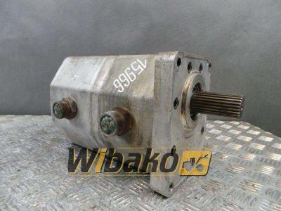 Jihostroj UR100/100L in vendita da Wibako