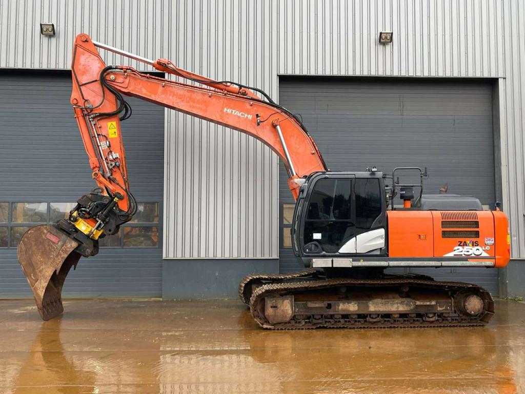 Hitachi ZX250LC-6 Foto 1