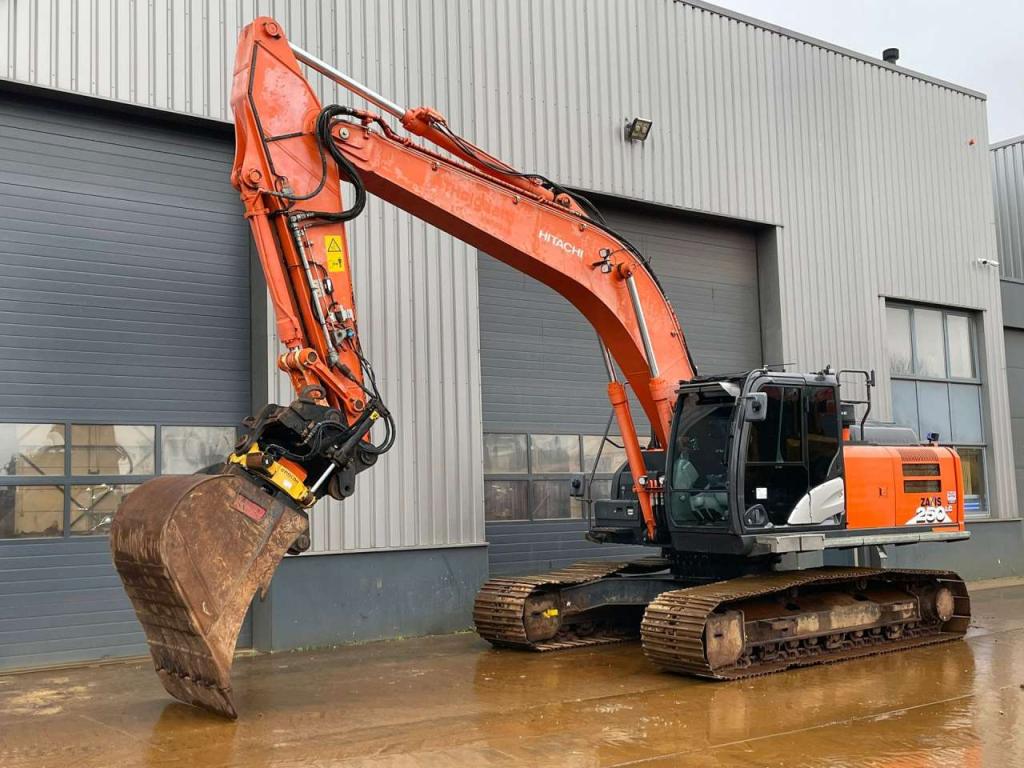 Hitachi ZX250LC-6 Foto 2