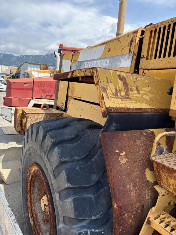 Volvo Front and rear mudguards for Volvo L120C and L120D. Foto 4