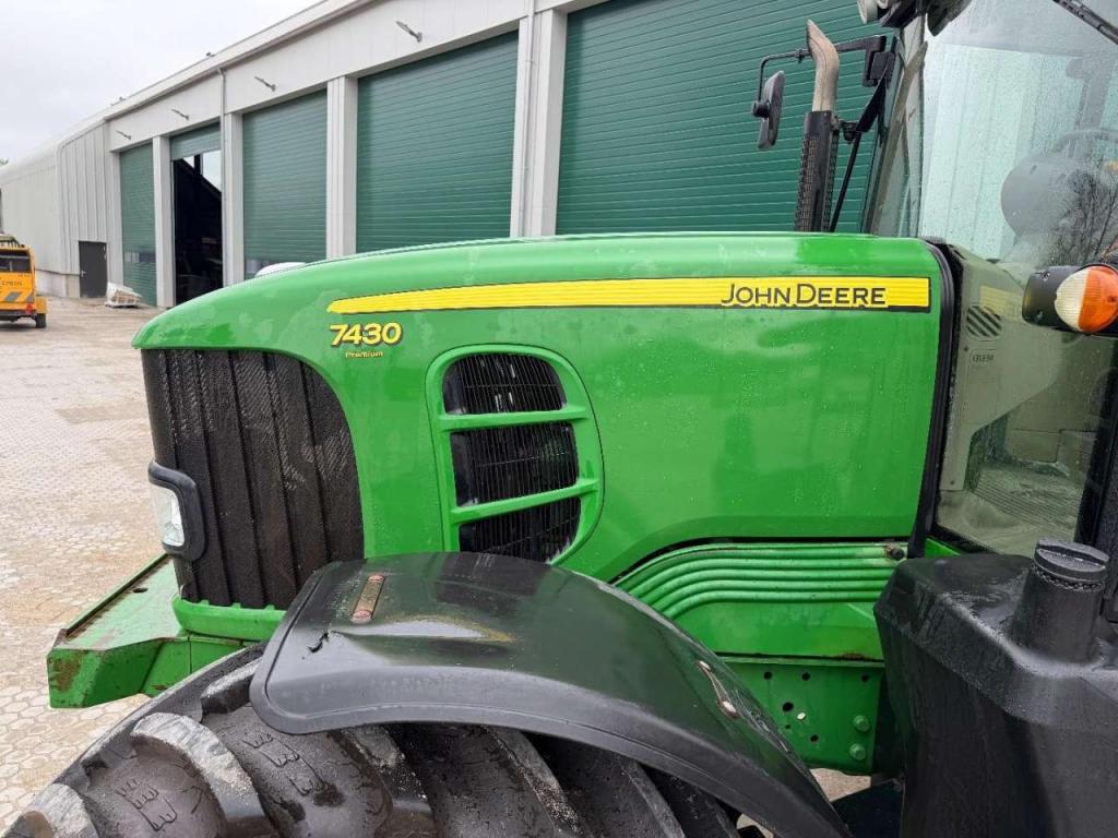 John Deere 7430 Excellent condition Foto 13