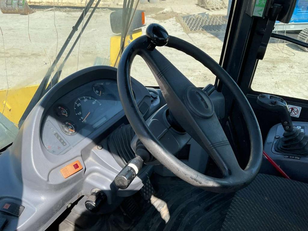Komatsu WA320-5 Foto 9