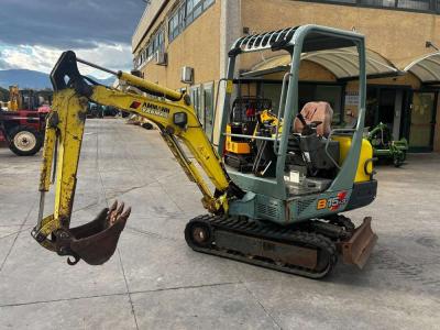 Yanmar B15-3 in vendita da Calabria Trattori Srl
