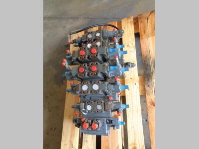 Distributore idraulico per Liebherr 924 B in vendita da PRV Ricambi Srl