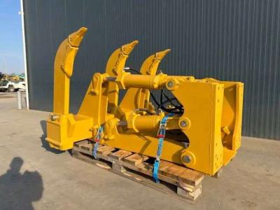 Caterpillar D8T Multi Shank Ripper in vendita da Smitma B.V.