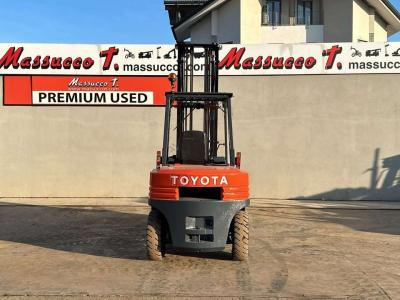 Toyota 02-5FD40 in vendita da Massucco T. Srl