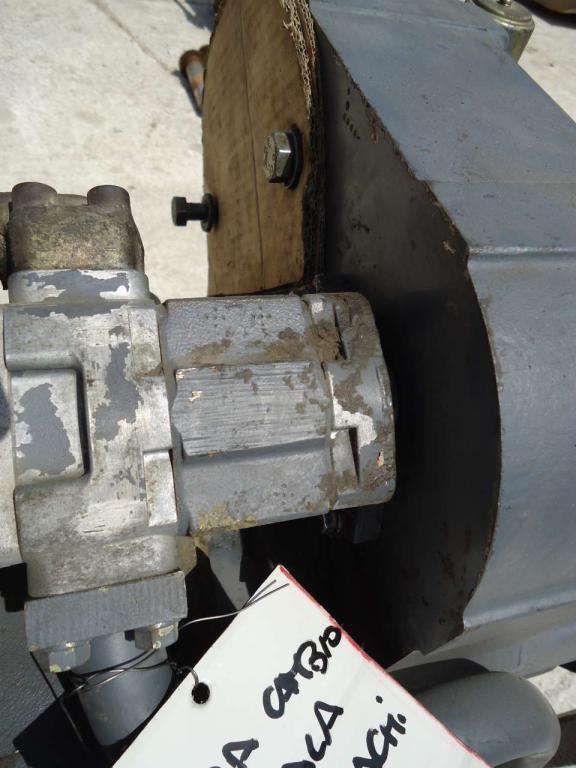 Pompa idraulica cambio per Fiat Hitachi W130 Foto 1